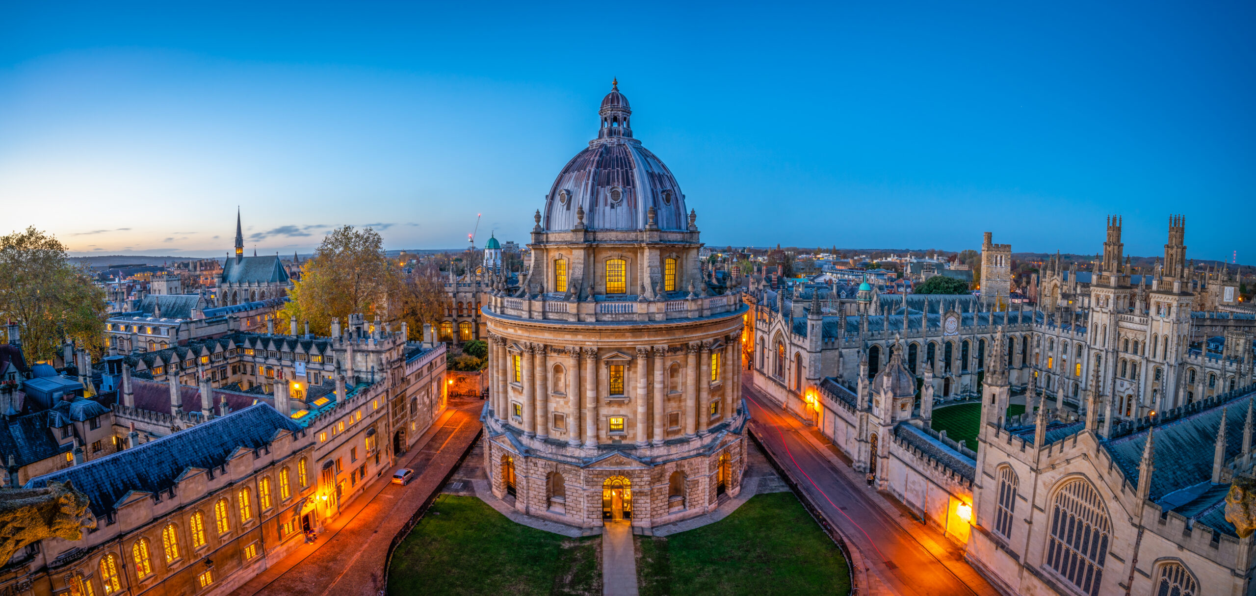 Мифы о поступлении в Oxford и Cambridge: что на самом деле ищут университеты